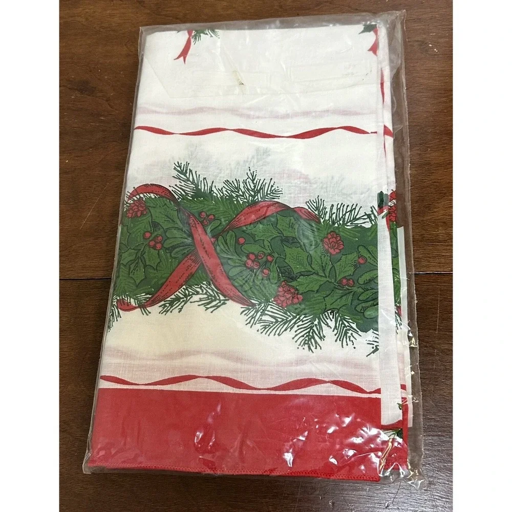 Vintage Retro Christmas Garland Holiday No Iron Tablecloth 52 x 52 NEW NOS